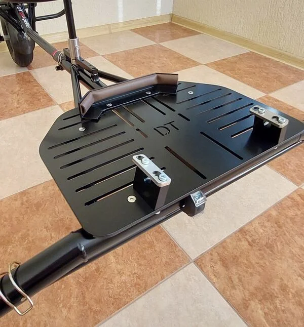 Transformation of the DTpropeller trike from a single to a two-seater trike in one minute, step 2
