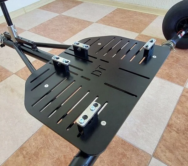 Transformation of the DTpropeller trike from a single to a two-seater trike in one minute, step 4