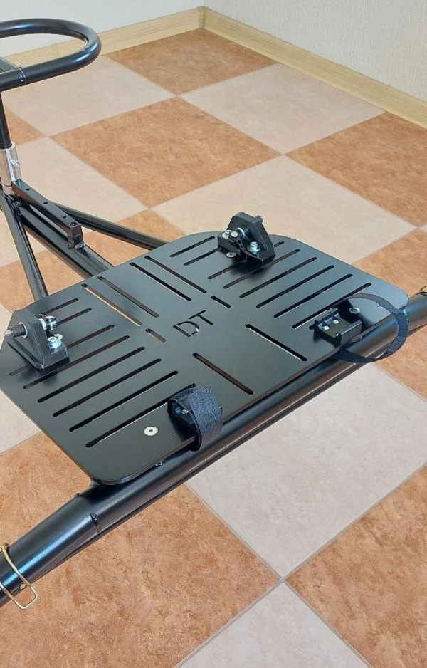 Transformation of the DTpropeller trike from a single to a two-seater trike in one minute, step 6